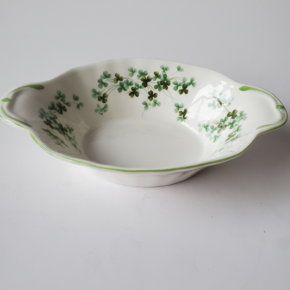 Royal Albert Shamrock Oval Bon Bon Dish Green Trim EUC